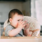 Su İçen Erkek Çocuk